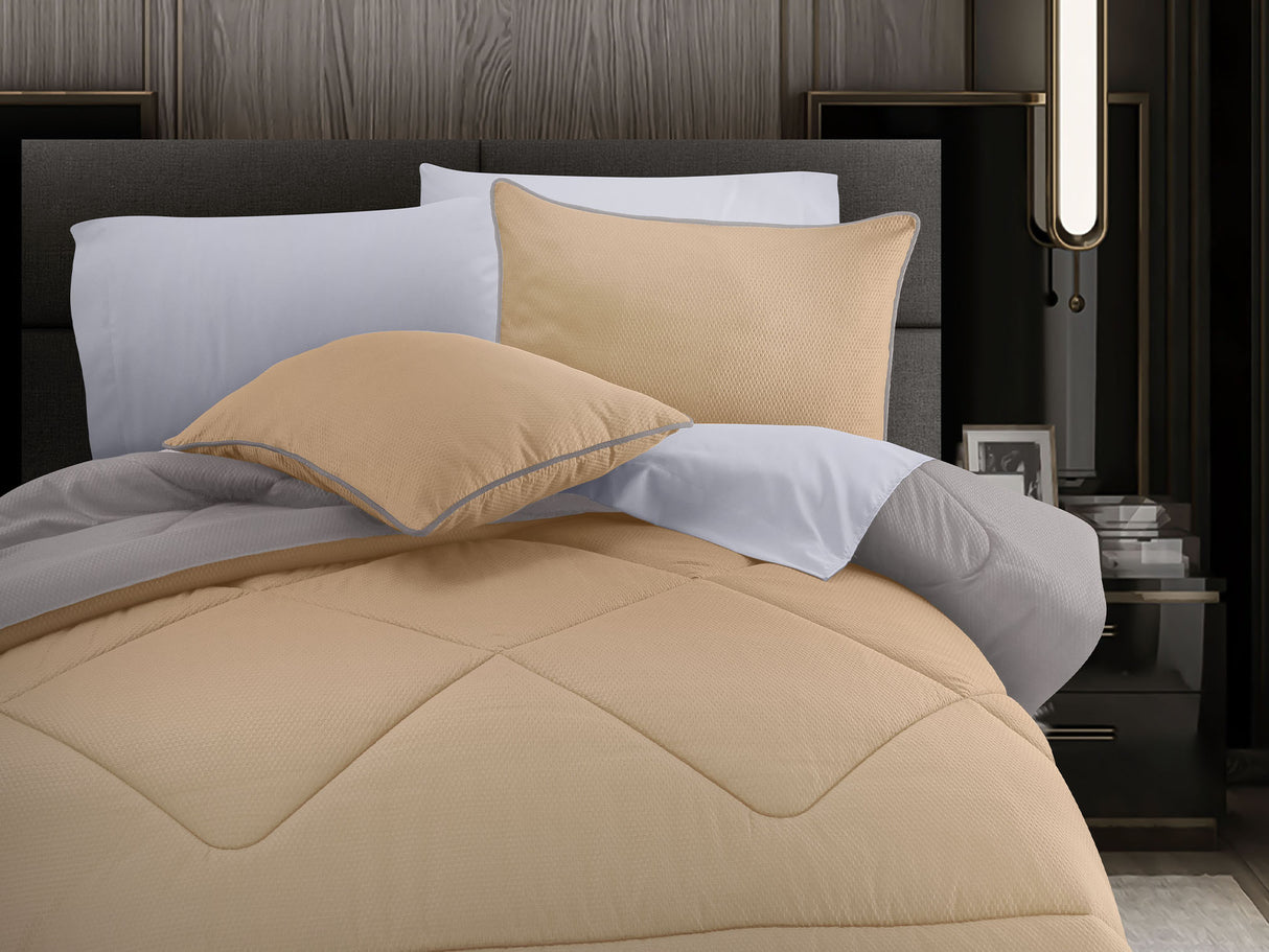 Edredón Folco Latte tallas de Edredón matrimonial, King size, Individual y Queen size. El descanso que mereces con Edredones Dalfiori de Microfibra