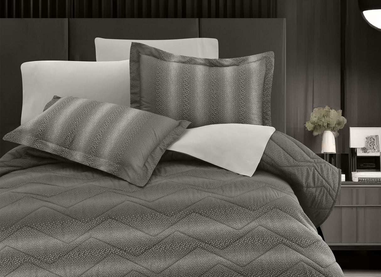 Coordinado Jurgen | Colcha y Fundas decorativas | Microfibra Ultrasuave