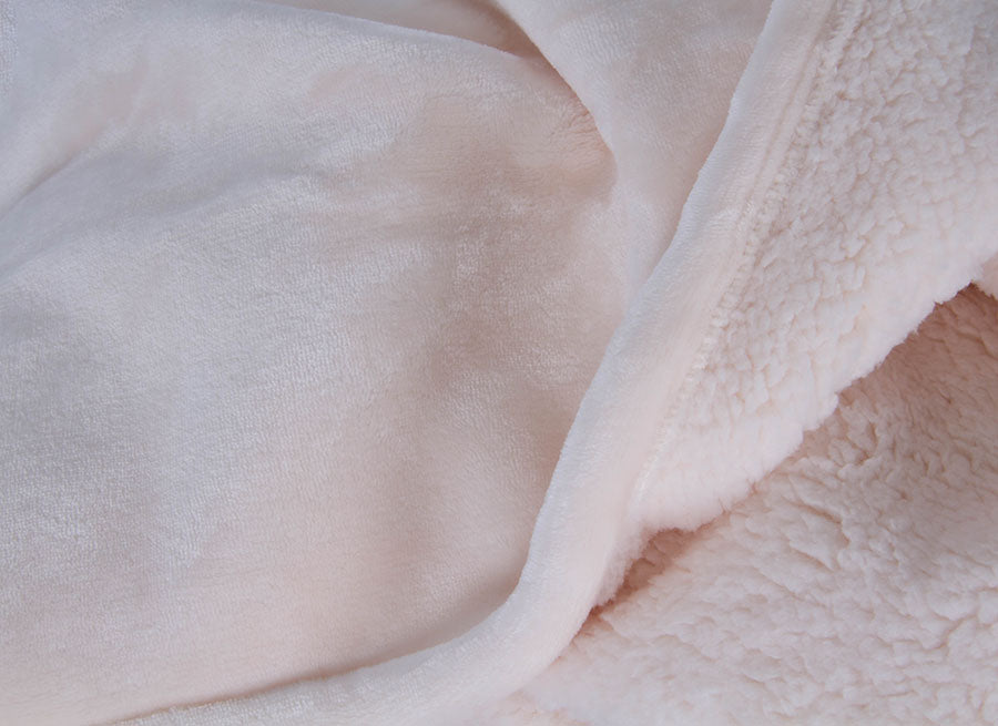 Manta Ulfur Hueso | Suavidad y calidez en cada fibra | Felpa Ultrasuave | 130 × 150 cm