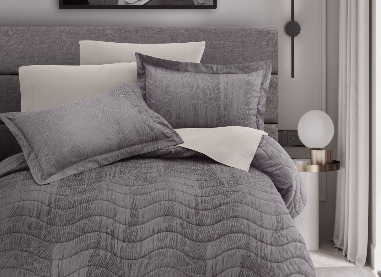 Coordinado Nembus | Colcha y Fundas decorativas | Microfibra Ultrasuave