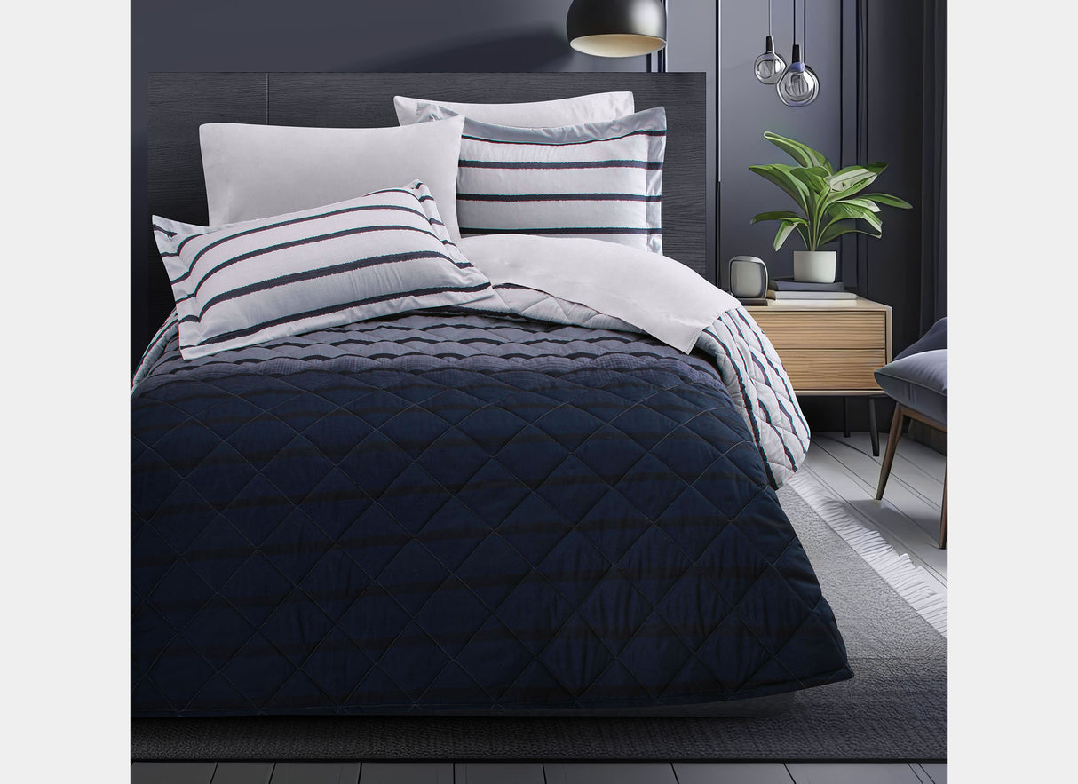 Coordinado Vicenzo | Colcha y Fundas decorativas | Microfibra Ultrasuave