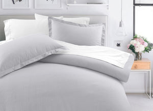 Duvet Elric · confeccionado en 100% algodón • tejido waffle que ofrece una textura única.
