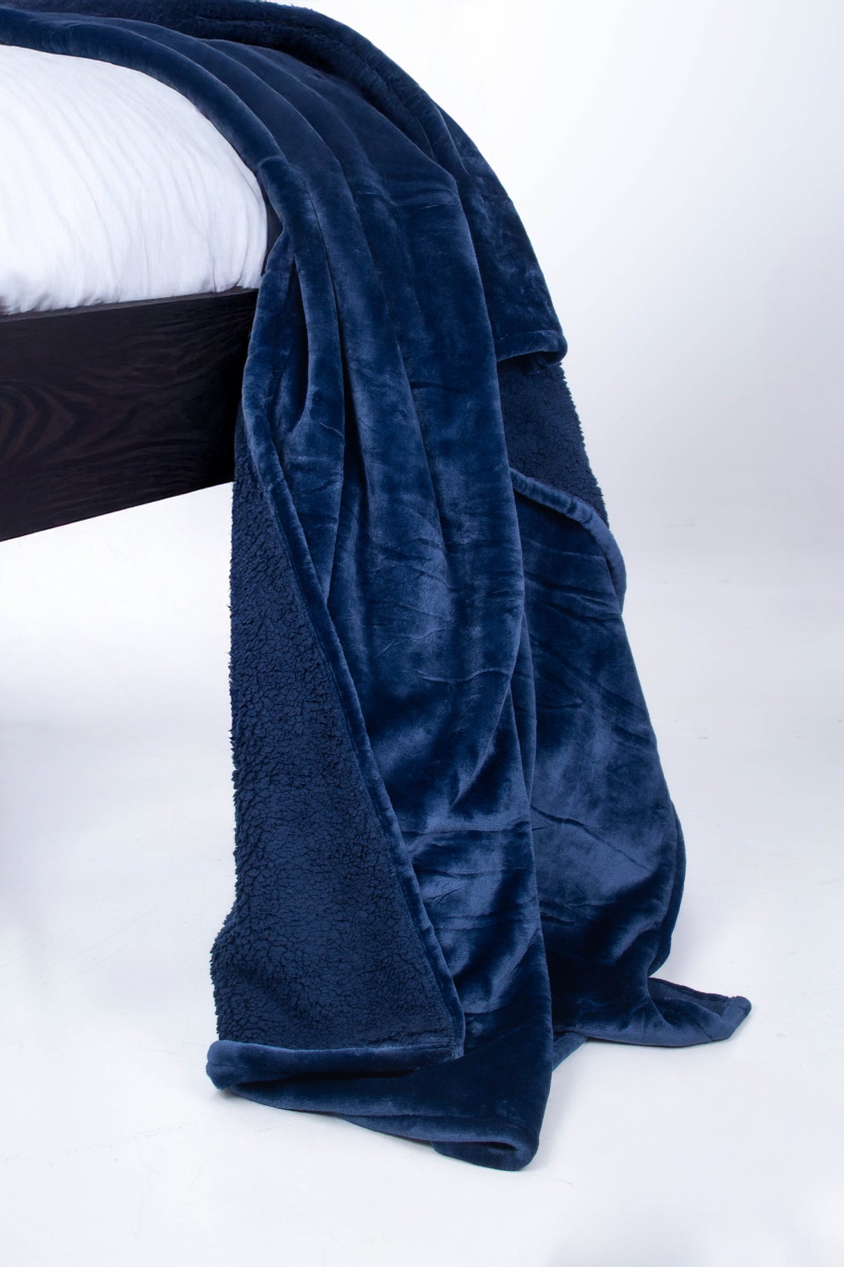 Manta Ulfur Marino| Suavidad y calidez en cada fibra | Felpa Ultrasuave | 130 × 150 cm.