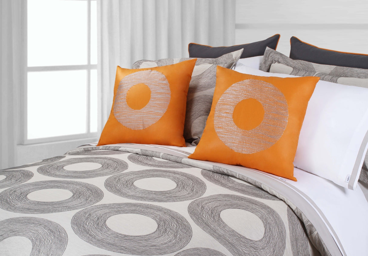 Coordinado Orbe Individual | Cubre Edredón Individual con Funda Decorativa Estándar y Cojin Euro de 65cm. | Mezcla de fibras*