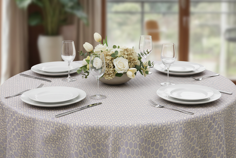 Mesa circular con mantel Firas emplatada