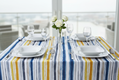 Mesa cuadrada moderno